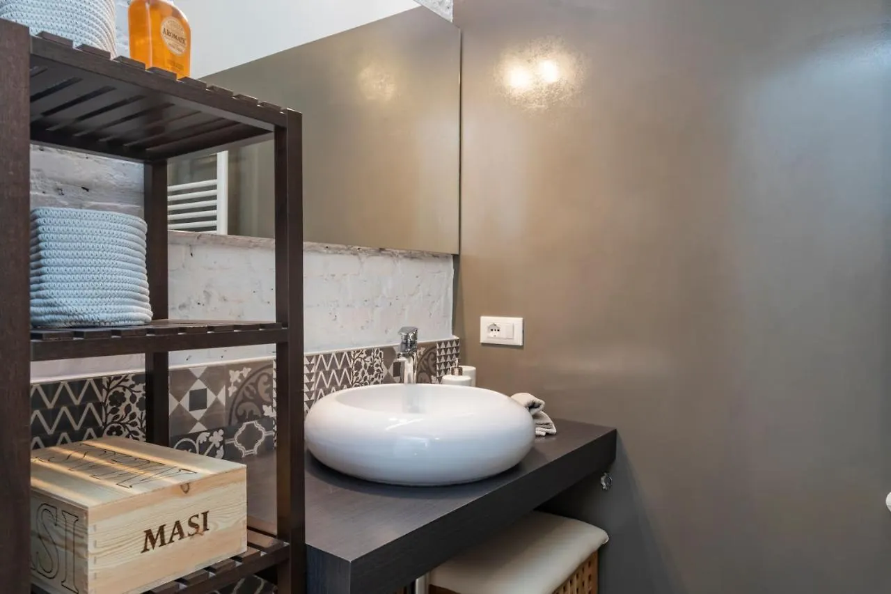 Apartament Castaldi 18 - Milano In Tasca 0*, Mediolan